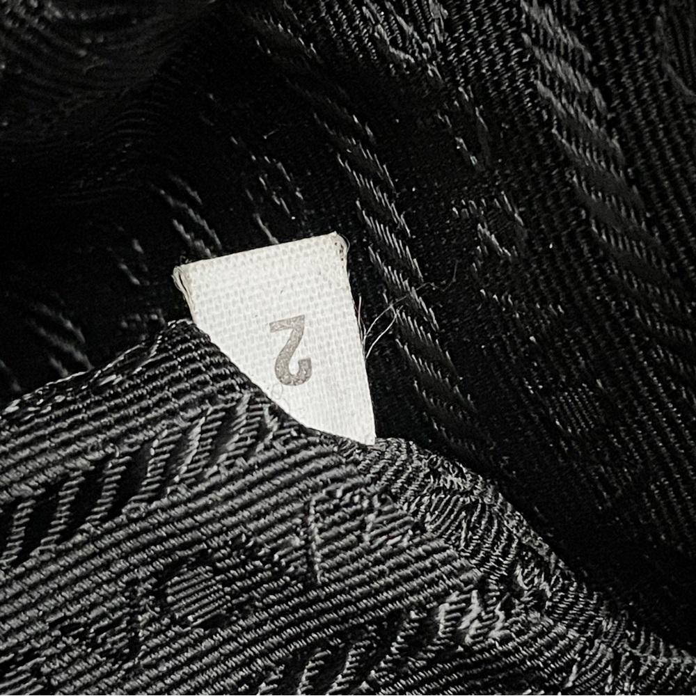 ❤️SOLD❤️Prada green Tessuto city triangle logo nylon zip tote bag vintage - Picture 12 of 12